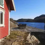 Сasa de vacaciones Seaside With Terrace And Jetty In Søgne