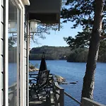 Сasa de vacaciones Seaside With Terrace And Jetty In *