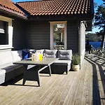 Сasa de vacaciones Seaside With Terrace And Jetty In Søgne