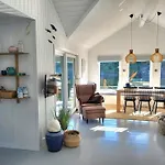 Seaside With Terrace And Jetty In Сasa de vacaciones