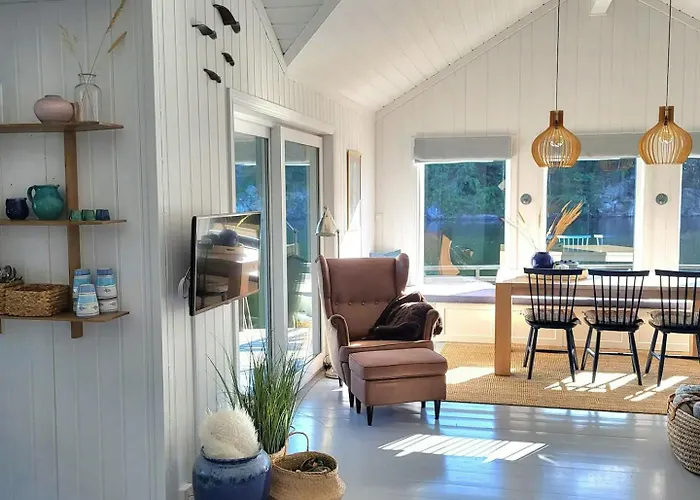 Seaside With Terrace And Jetty In Hébergement de vacances